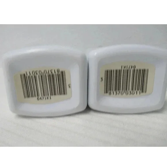 Vintage Johnson Baby Powder 4 oz Embossed Plastic Bottle Discontinued - 2 pk - Picture 4 of 5